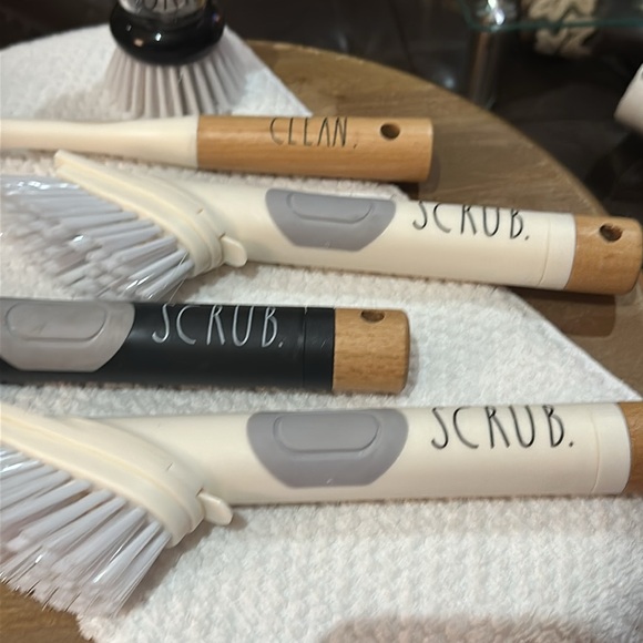 Rae Dunn Fillable Cleaning Utensils for kitchen/bath w/replacement scrubbers 🧽 - Picture 10 of 11